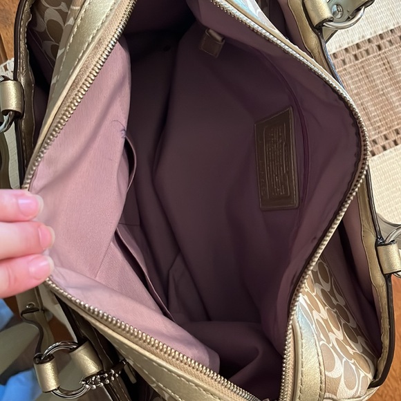 Coach purse-Amazing Condition-I do welcome trades - Picture 3 of 8